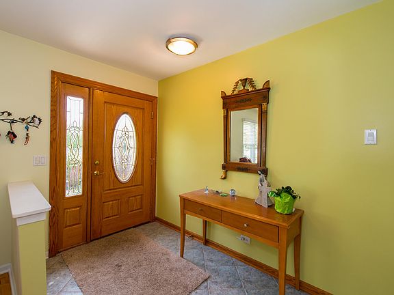 3rd image of 305 Terry Ln