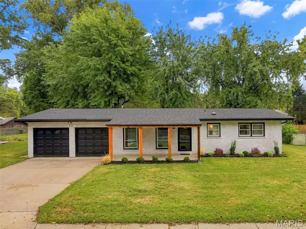 210 S Duchesne Dr, Saint Charles, MO 63301