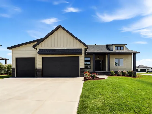 4270 Bristlecone Loop S, Fargo, ND 58104