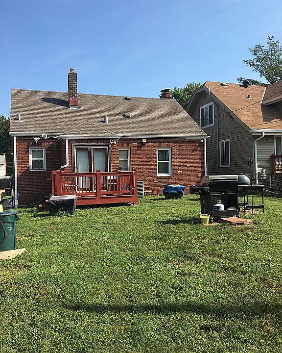 2nd image of 2433 Whitmore St