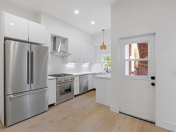 2nd image of 1415A San Bruno Ave