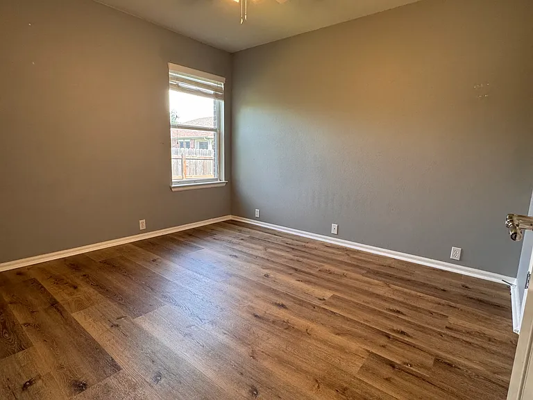 615 Kingfisher Ln — Photo 5