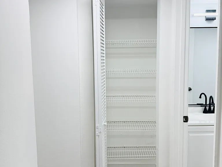 Somerset Grove Apartments — Photo 16