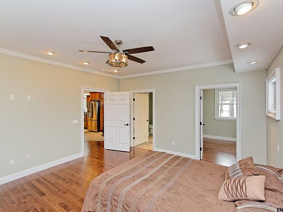 5th image of 5 Oakwood Dr