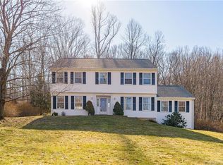 13 Columbia Dr, New Fairfield, CT 06812