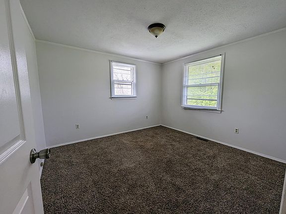 5th image of 102 Amelia Dr