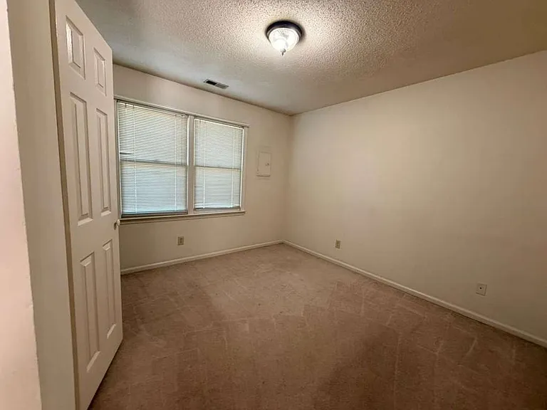 3024 Sherrill Ave #F — Photo 9