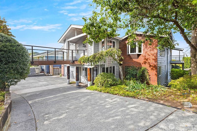 2nd image of 209 Bayside Road