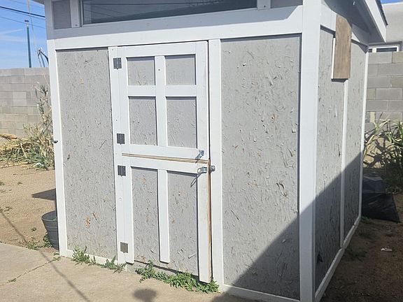 3rd image of 2901 Carol St NE