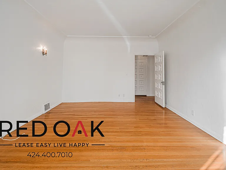 180 S Sycamore Ave #104 — Photo 10