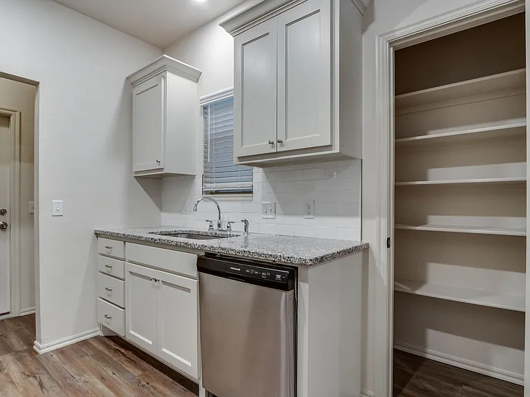 412 Chalk Hill Ct — Photo 16