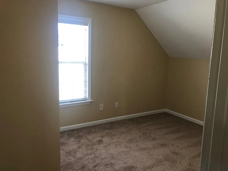 11008 Farmville Rd — Photo 10