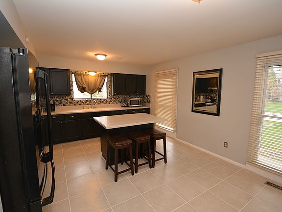 4th image of 6690 Windmill Ln