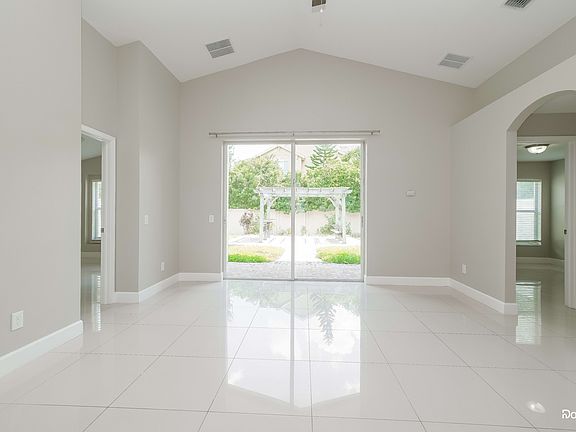 2nd image of 2902 Prairie Iris Dr