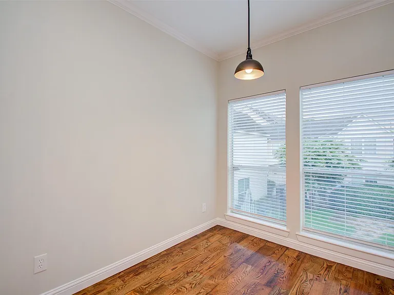 1733 Tuam St — Photo 19