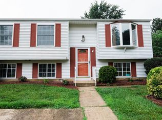 2 Warwick Ln, New Castle, DE 19720