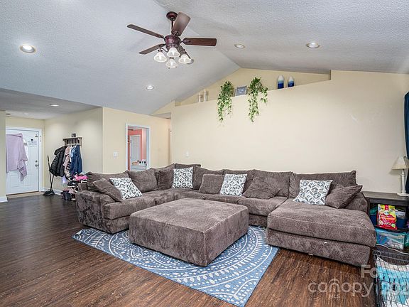 5th image of 845 Meadow Hill Ct