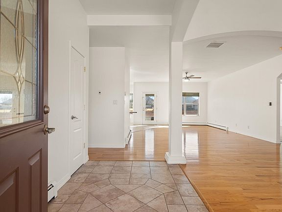 3rd image of 324 Arches Dr