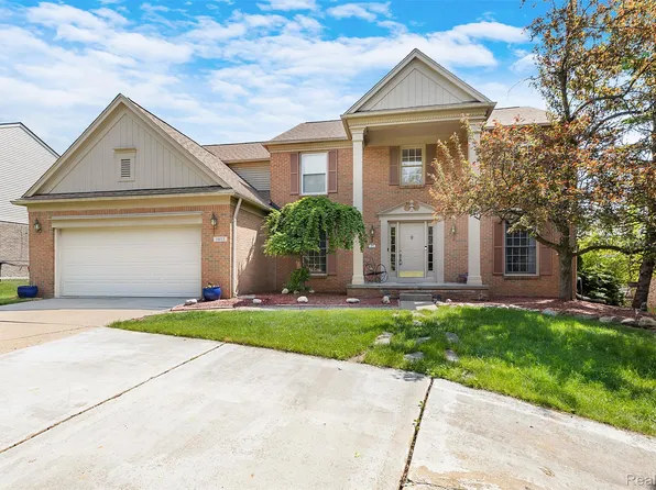 1853 Midchester Dr, West Bloomfield, MI 48324