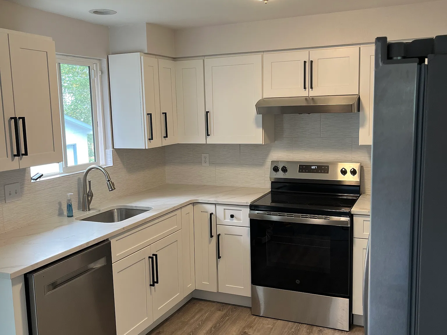 4 bed, 1.5 bath, 2000 sqft, $2,500 — Photo 3