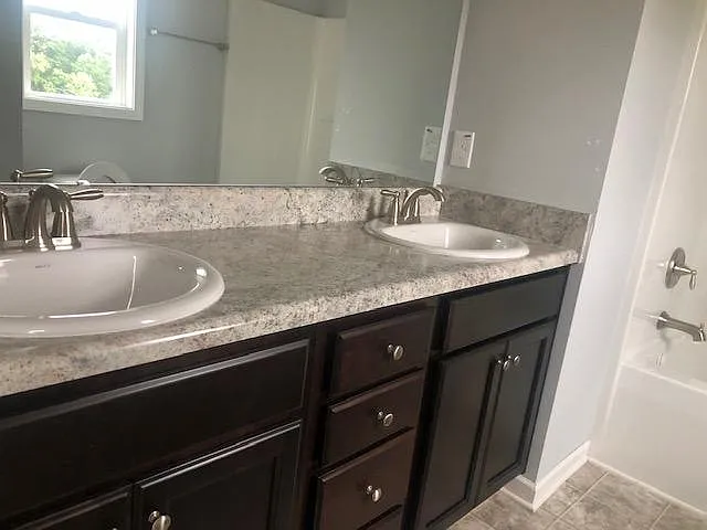 136 Gretzky Pkwy — Photo 7