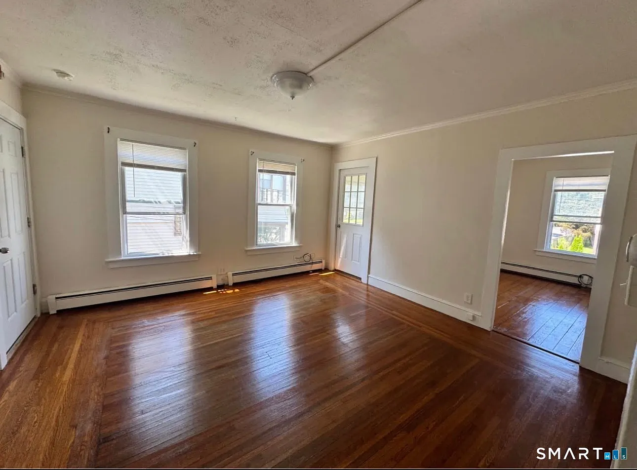 57 Rhodes St — Photo 4