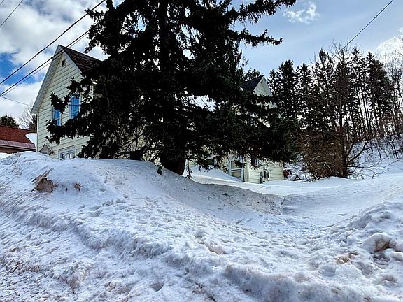 2nd image of 258 Hill St