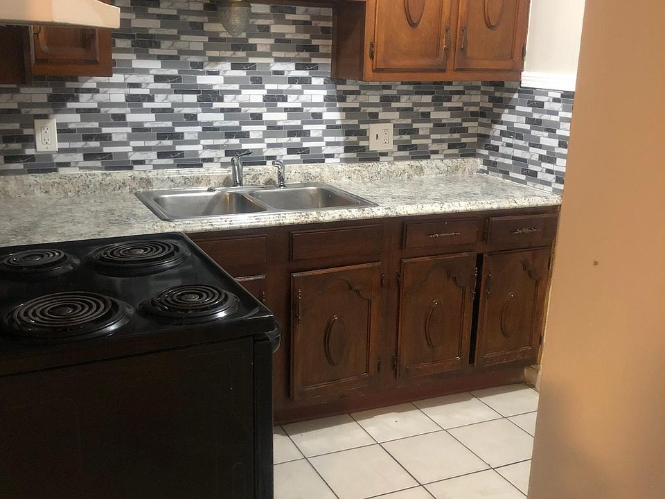 2nd image of 907 Main St APT 1
