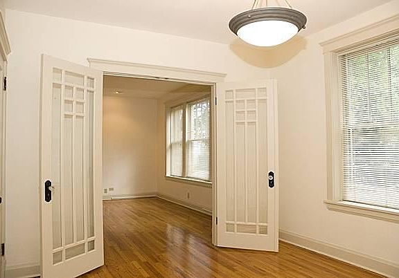 4th image of 2220 W Berteau Ave #1W