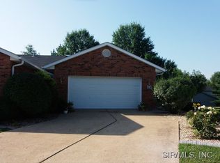 12 Pinehurst Ct, Columbia, IL 62236