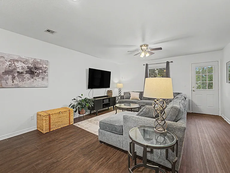 49 Holly Dr #B — Photo 9