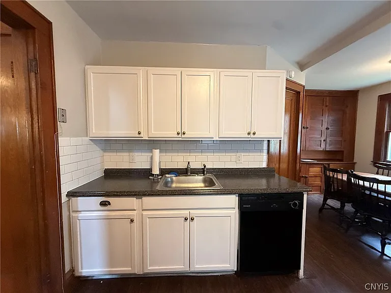 936 Lancaster Ave — Photo 13