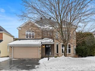 32 Eliza Cres, Ottawa, ON K2S 2A3