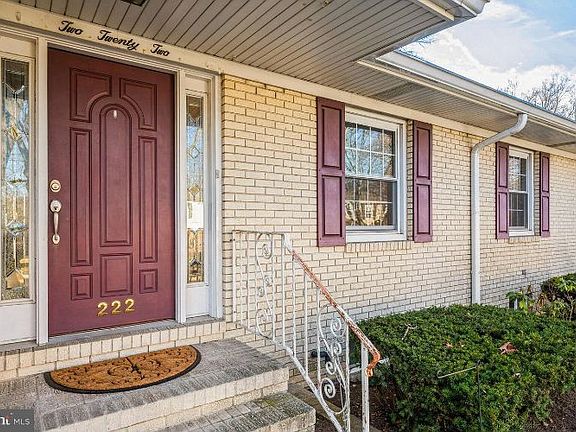 4th image of 222 Hazel Ave