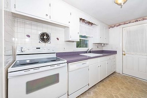 3rd image of 44 Vinson St