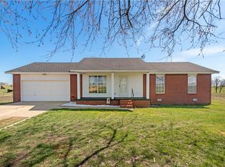 10038 S Pleasant Valley Rd, Gentry, AR 72734