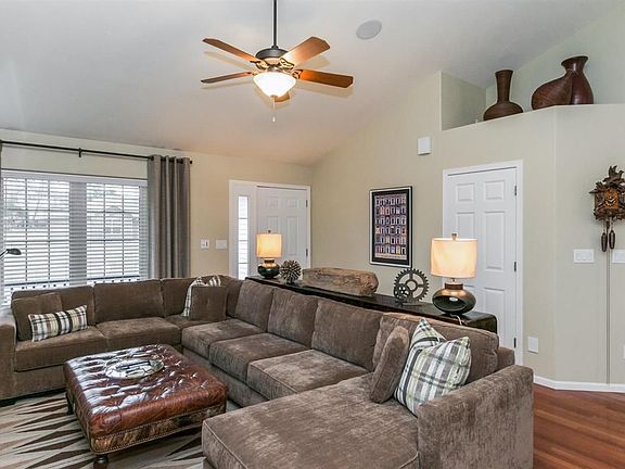 3rd image of 1133 Chamberlain Dr