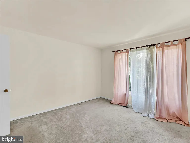 31 Valerian Ct — Photo 17