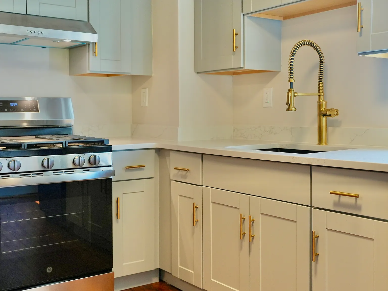 2 bed, 850 sqft, $2,495 — Photo 2