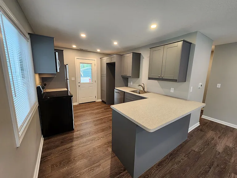 424 Nussbaum Ave — Photo 4