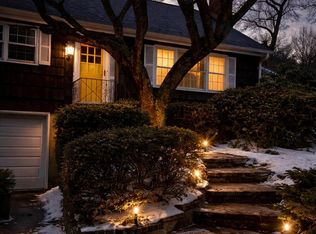 35 Lone Oak Dr, Centerport, NY 11721