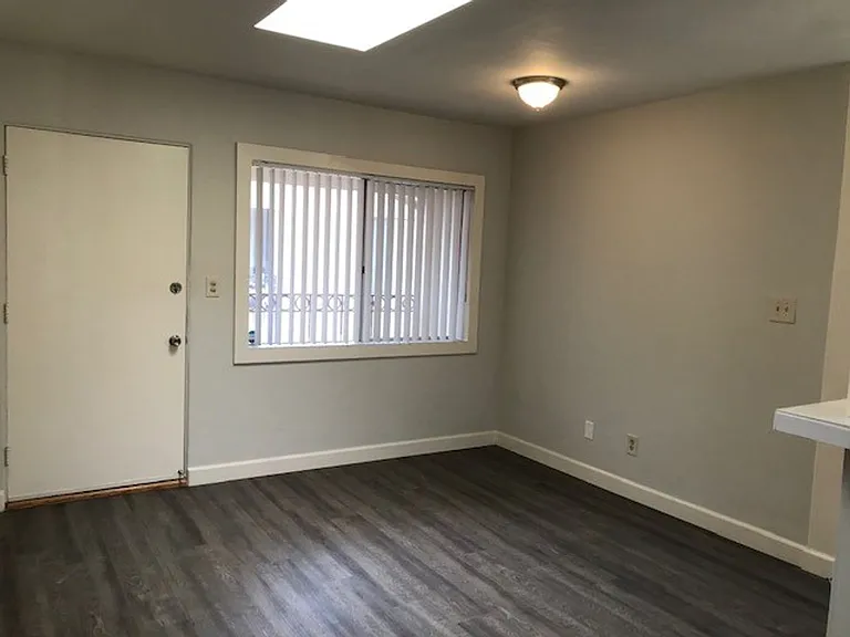Mission Beach 1Bed 1 Bath steps from the water! — Photo 7