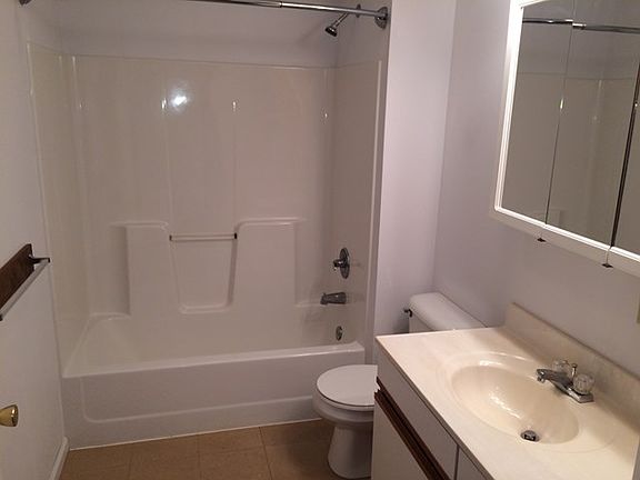 3rd image of 263 Oak Ln #3