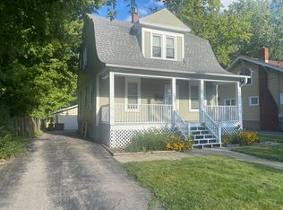 914 Clay St #1, Woodstock, IL 60098