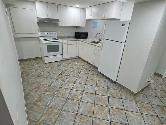 5th image of 214 Ravenscroft Rd #Basement