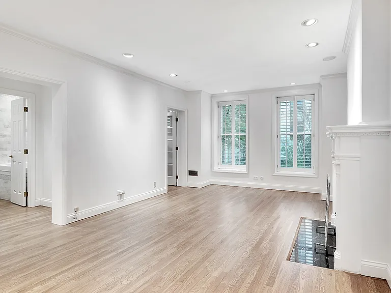 1228 N Dearborn St #2 — Photo 6