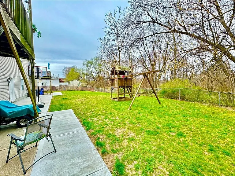 32 Silva St — Photo 3