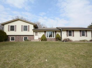 N65W28326 Ruby Cir, Hartland, WI 53029