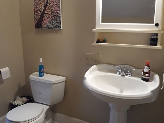 4th image of 1305 W 5th Ave #8