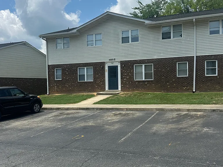 Oak Village Apartments — Photo 1